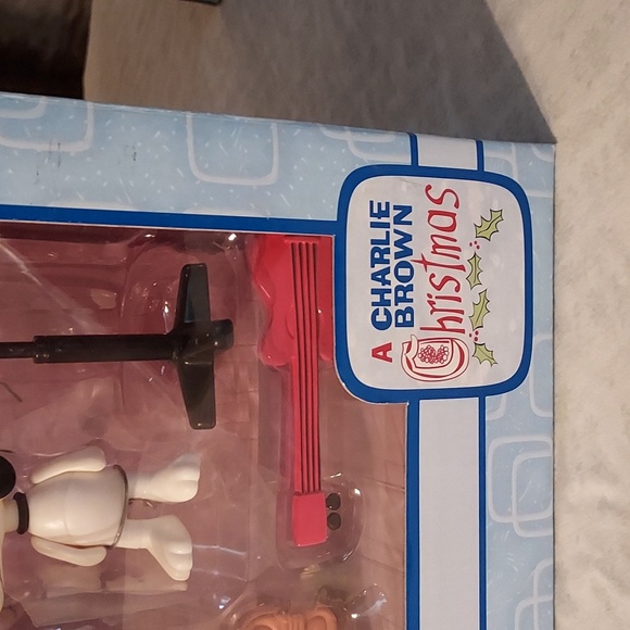 Peanuts Figure Collection: A Charlie Brown Christmas - Picture 4 of 8